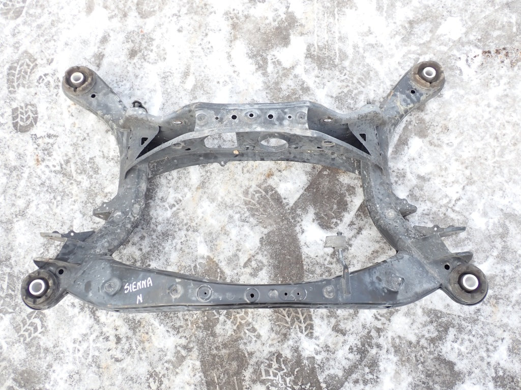 Sanki Tylne Belka Tylnego Zawieszenia Toyota Sienna XL40 2021