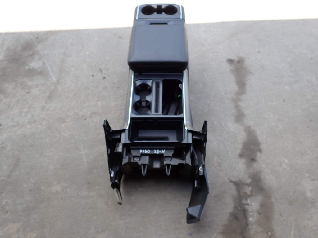 Tunel środkowy podłokietnik rozkładany do Ford F150 XLT 2025, marka Autolandparts, widok z góry, nowoczesny design.