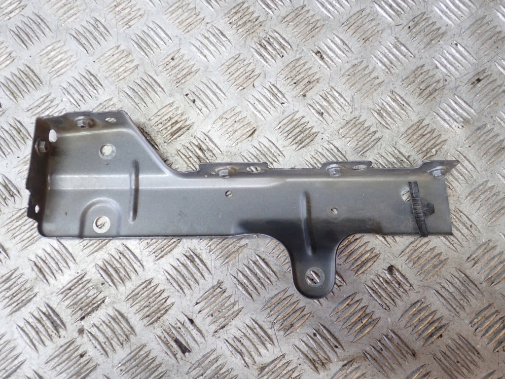 Wspornik Lampy Przedniej Prawej GMC Sierra AT4 Silverado 3.0D 19-