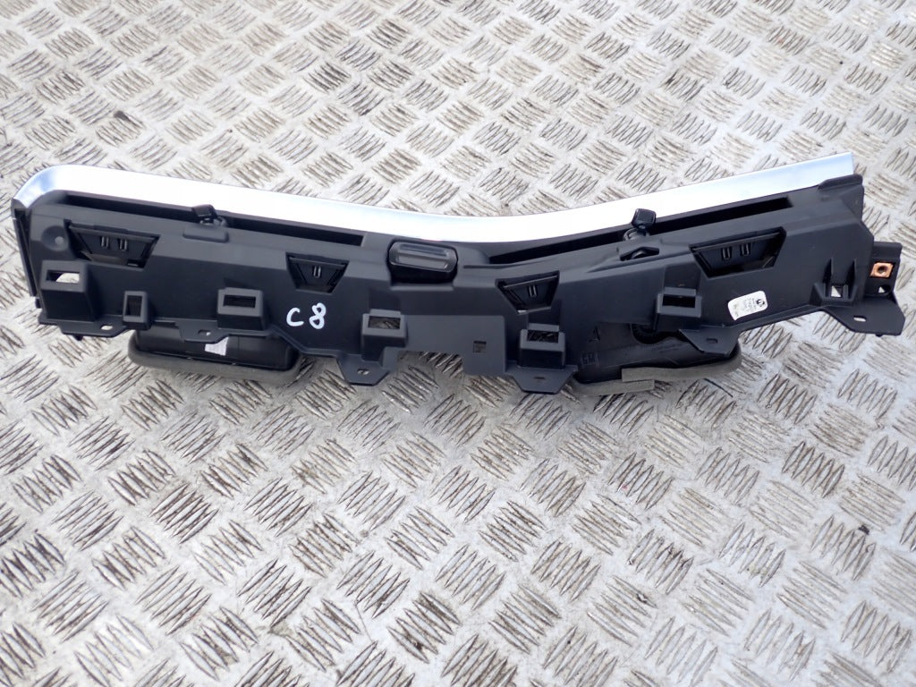 Dekor Kratka Wentylacyjna Nawiewu Chevrolet Corvette C8 2020-