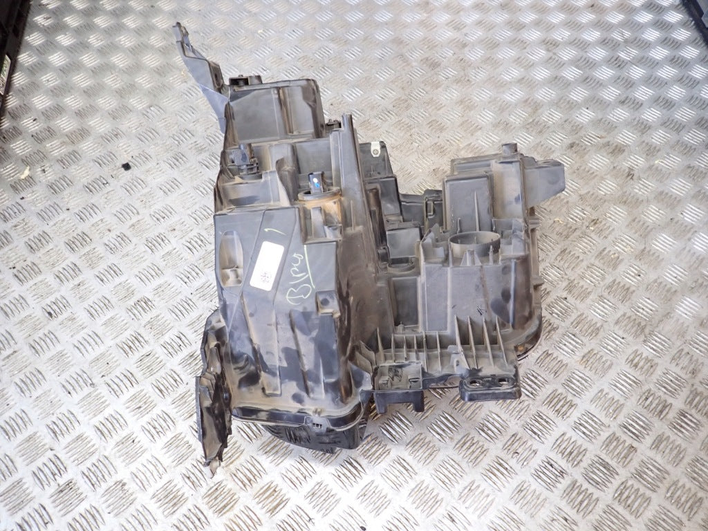 Reflektor Prawy Lampa Przednia Prawa Chevrolet Suburban Tahoe 2021-