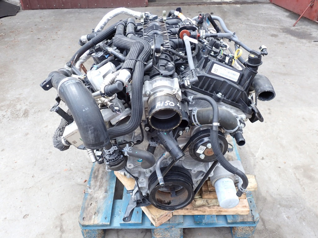 Silnik Powerboost Hybrid CEP1 3.5 V6 do Ford F150 2025, komplet, autolandparts, widok na części silnika w samochodzie