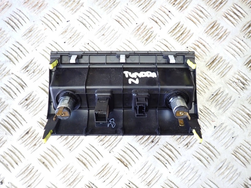 Panel Gniazdo AUX USB 12V Toyota Tundra 2016