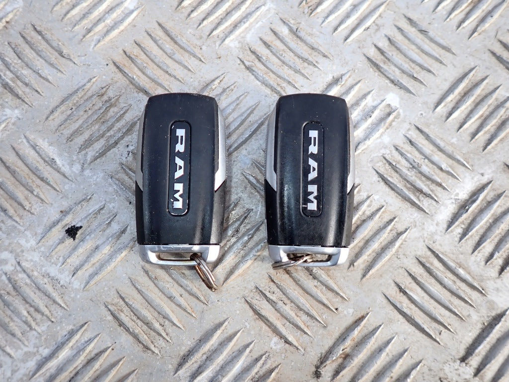 Remote Key 3 Buttons Dodge RAM V 2019-