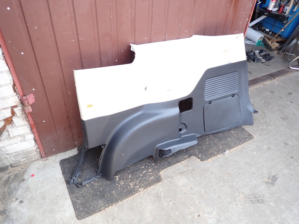Prawy Boczek Bagażnika Kpl. Toyota Sienna XL40 2021