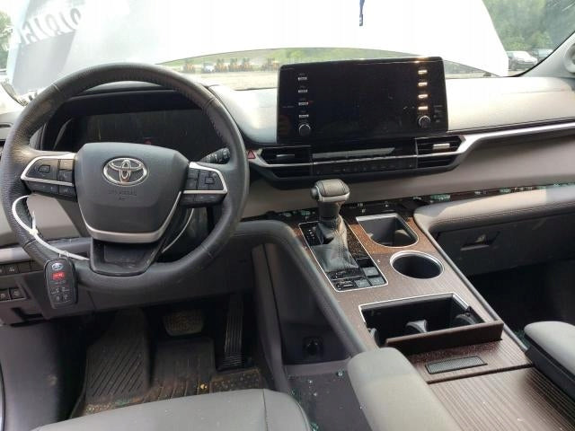 Podłokietnik Kpl. Tunel Środkowy Toyota Sienna XLE 2021