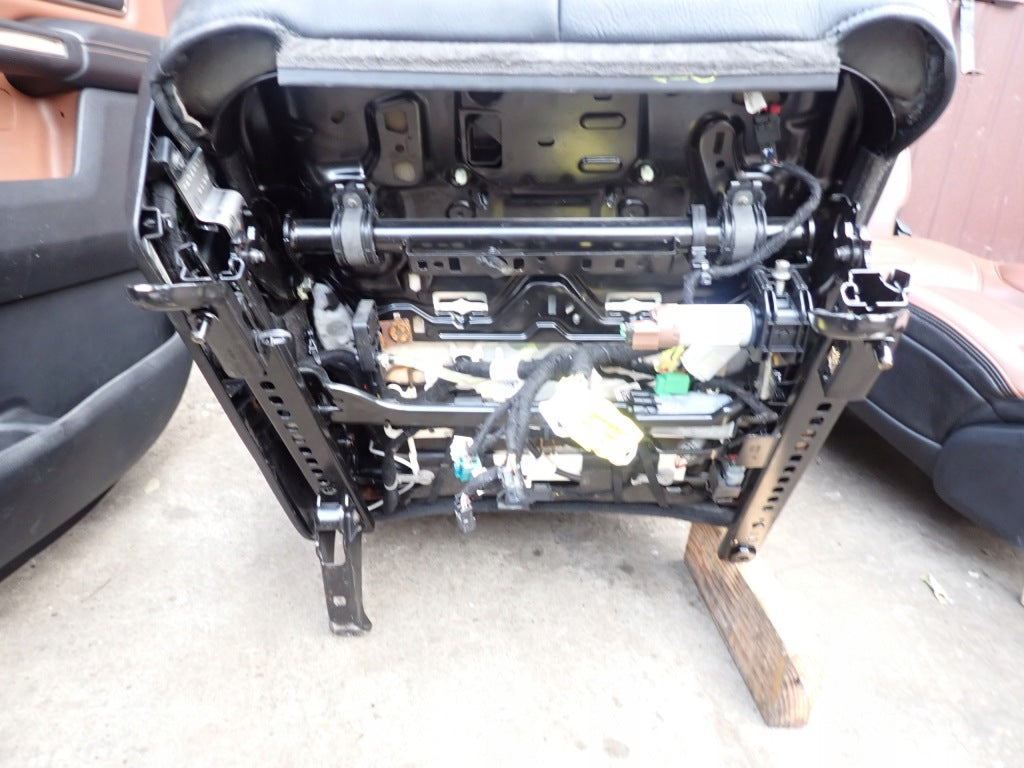 Tapicerka Fotele Kanapa Boczki Podłokietnik KPL Dodge RAM Longhorn V 19-