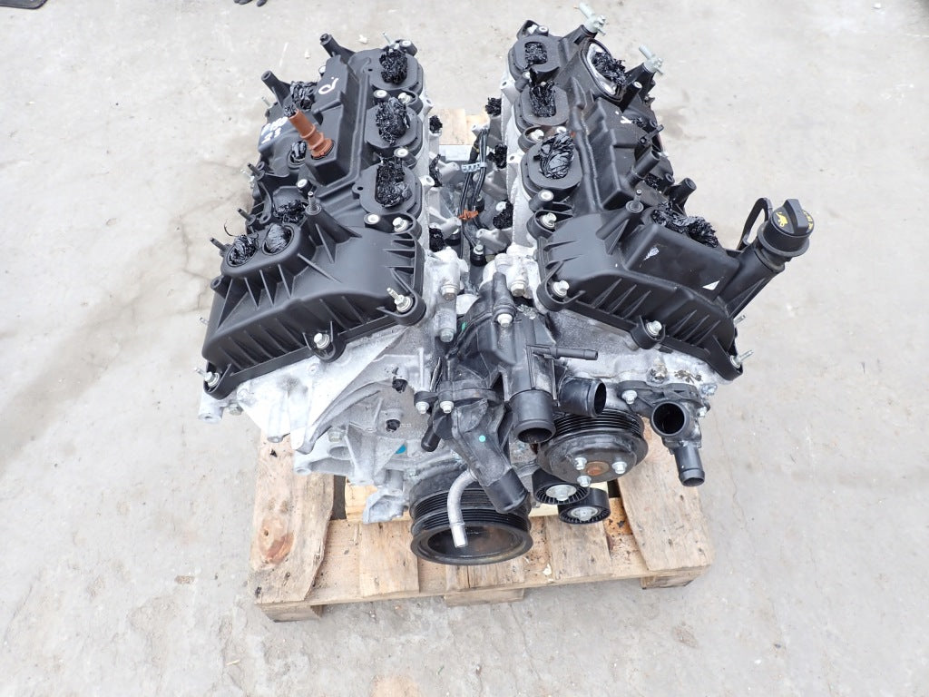Silnik goły 3.5 V6 Ecoboost do Ford Expedition F150 2024, części samochodowe Autolandparts, widok na silnik bez osprzętu.