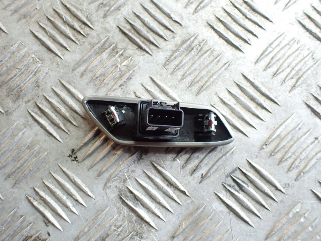 Panel Przycisk Otwierania Drzwi Lewy Przód Chevrolet Corvette C7 2016