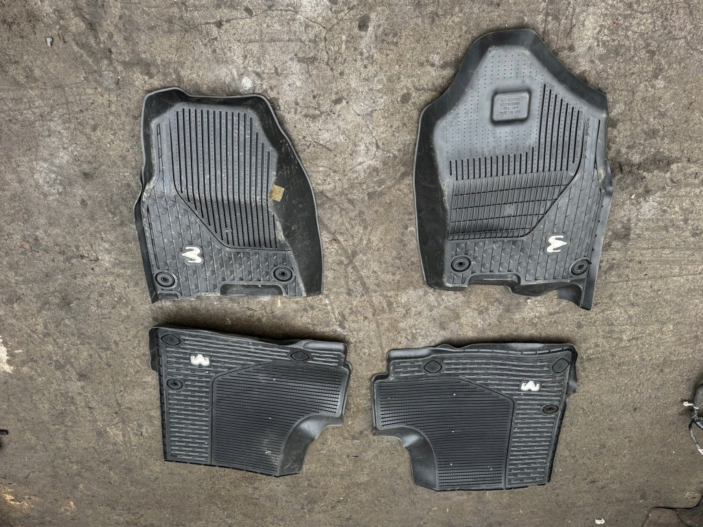 Komplet Dywaników Gumowych Dodge RAM V Crew Cab 19-