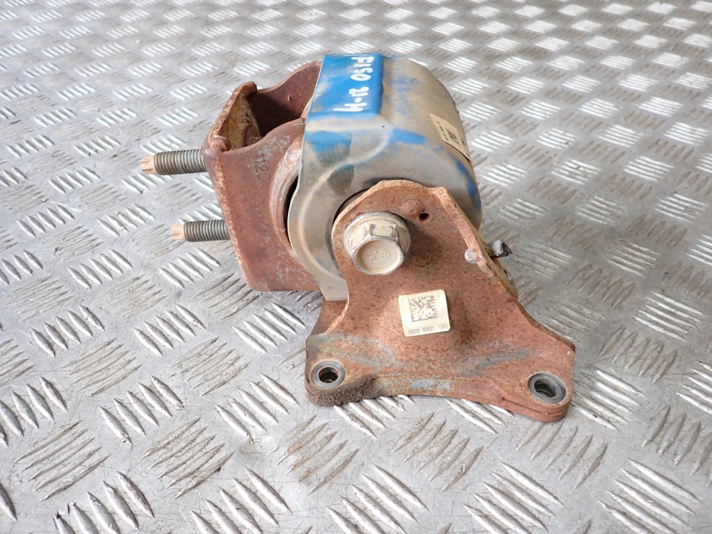 Poduszka mocowania silnika prawa Ford F150 3.5 Hybrid XLT 2021- firmy Autolandparts, widok z boku na element mocujący