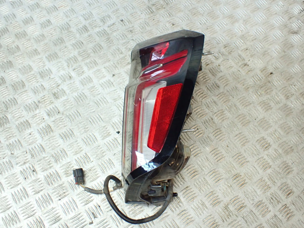 Right Rear LED Tail Light Chevrolet Tahoe Suburban 2021-