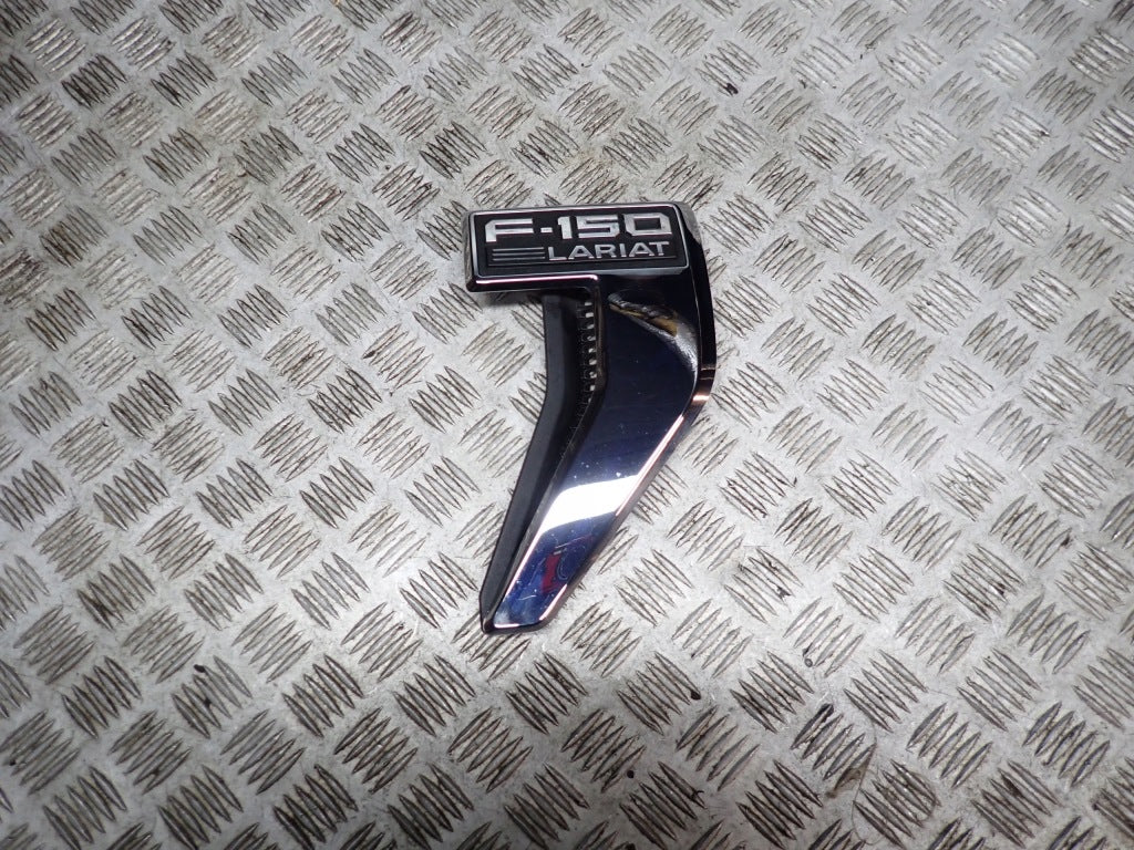 Emblemat Znaczek Błotnika Prawy CHROM Ford F150 LARIAT 2022