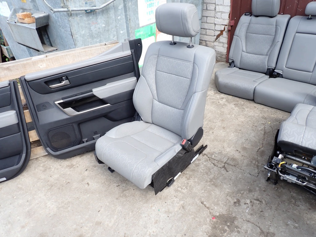 Tapicerka Fotele Kanapa Boczki Kpl Toyota Tundra Crew Cab Limited 2022-