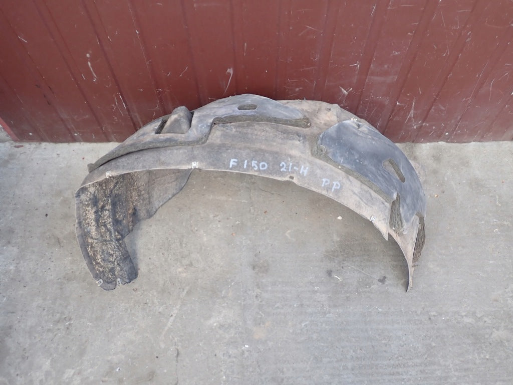 Nadkole prawe przednie do Ford F150 3.5 EcoBoost 2021, część samochodowa marki Autolandparts, widoczny fragment nadkola.