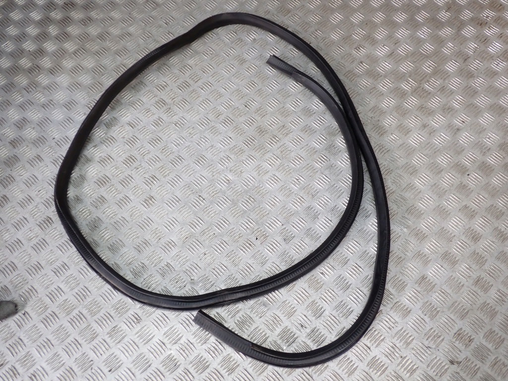 Uszczelka karoserii Ford F350 F250 6.2 4x4 2021, Autolandparts, widok na uszczelkę zamontowaną na samochodzie