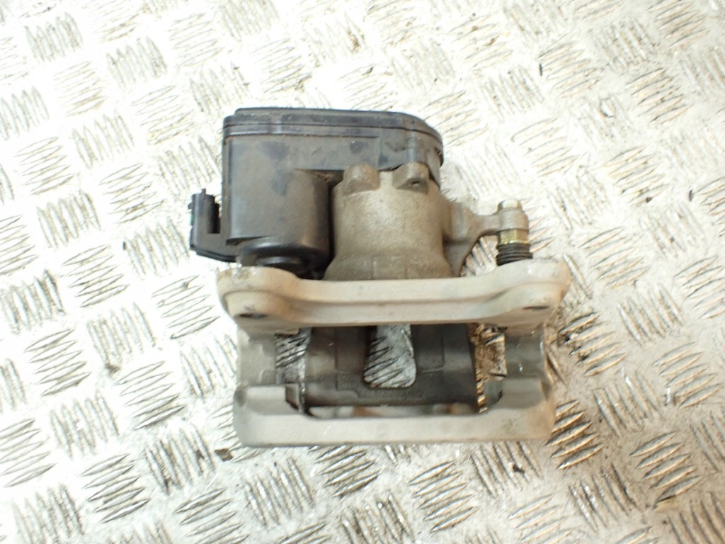 Zacisk Tylny Elek. Chevrolet Tahoe Suburban Cadillac Escalade GMC Yukon 21-
