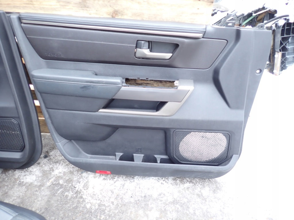 Tapicerka Fotele Kanapa Boczki Kpl Toyota Tundra Super Cab 2022-