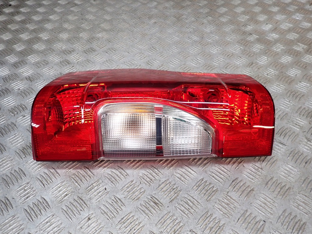 Right Rear Tail Light Ford F250 XLT 6.2 4x4 P558 2021- LIFTING