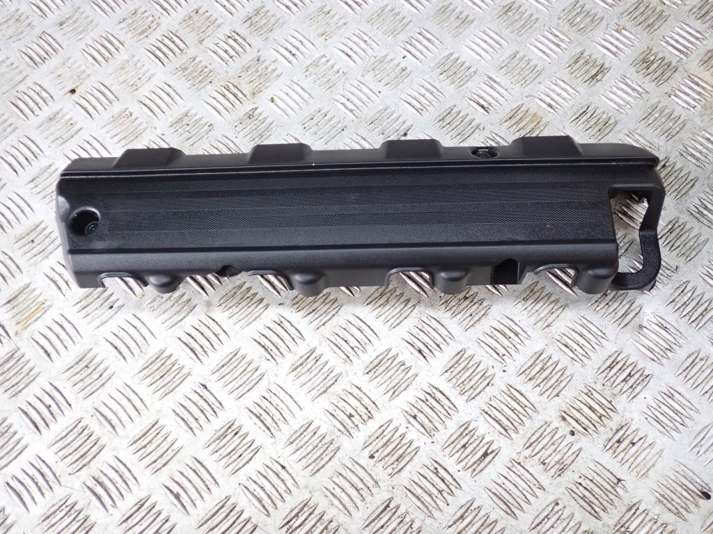 Left-hand valve cover trim for the 2014– Chevrolet Corvette C7 Z51, in black, made from durable Autolandparts plastic