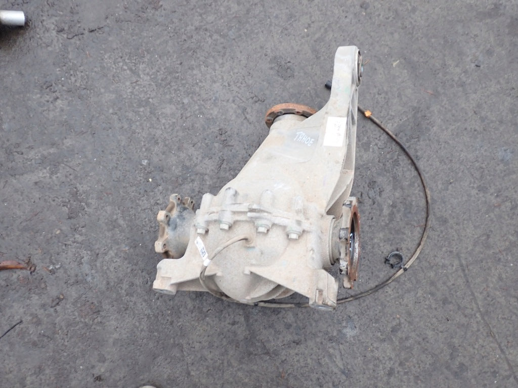 Most Tylny Dyfer Chevrolet Suburban Tahoe GMC Yukon Cadillac Escalade 2021-