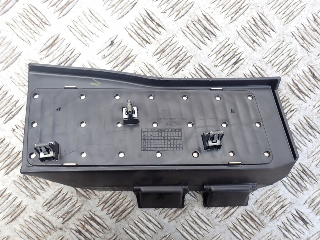 Stopka Stopnica Podstawa Stopy Podnóżek Chevrolet Corvette C8 2020-
