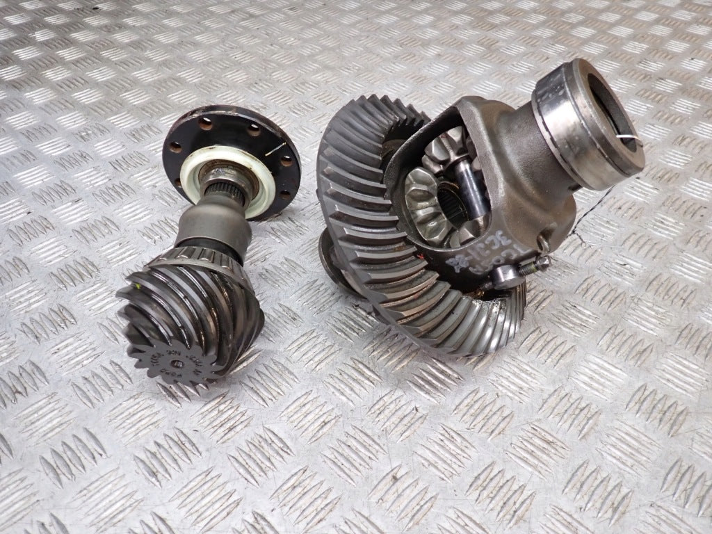 Wkład tylnego mostu Ford F150 2021- z przekładnią 3.31, część marki Autolandparts, widoczny w pełni na zdjęciu.