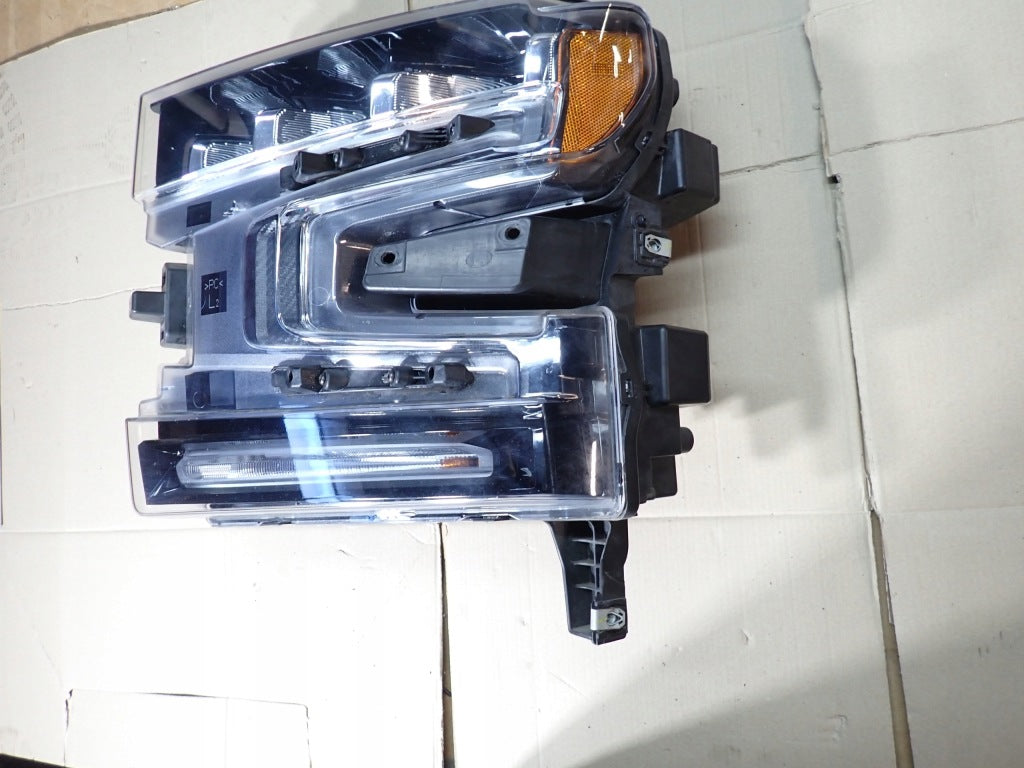Lampa Lewa Przednia Kpl. LED Chevrolet Silverado 4x4 2019-