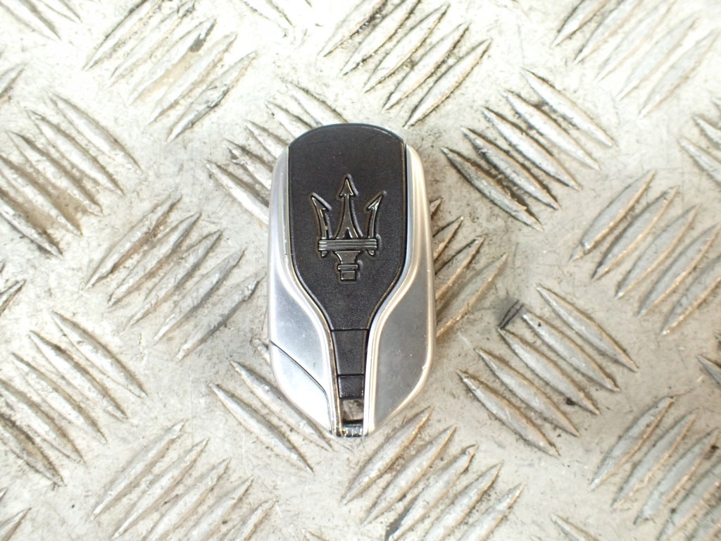 Pilot Kliuczyk Maserati Quattroporte Ghibli Levante 2013-