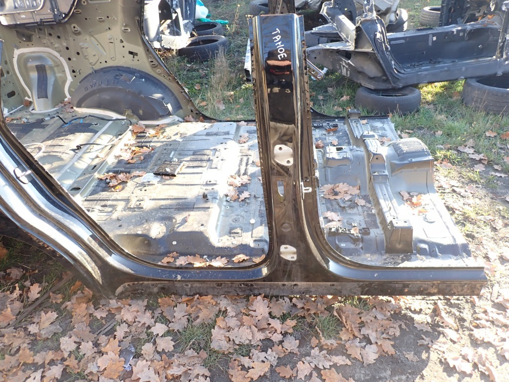 Słupek Środkowy Próg Prawy Chevrolet Tahoe Suburban GMC Yukon Escalade 21-