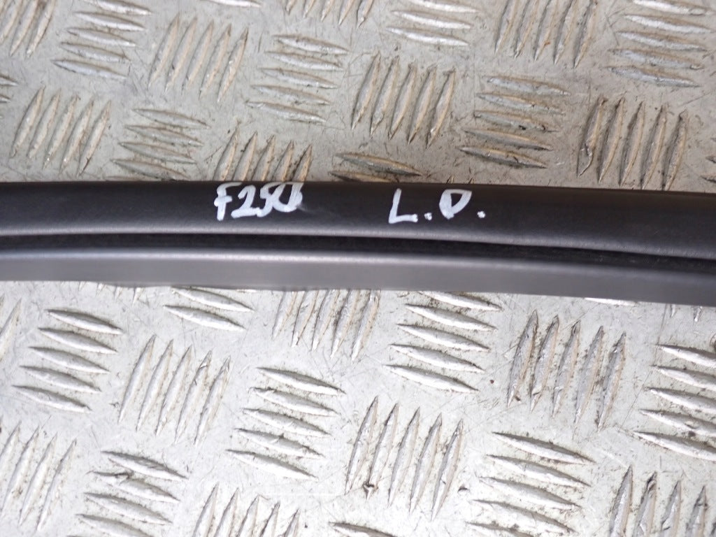 Uszczelka karoserii do Ford F350 F250 6.2 4x4 2021, marka Autolandparts, pokazuje uszczelkę w pełni widoczną.