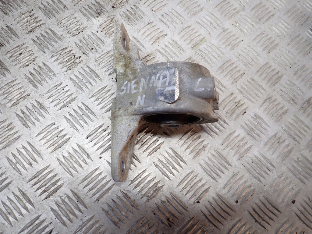 Łapa Poduszka Skrzyni Lewa Toyota Sienna XL40 2021