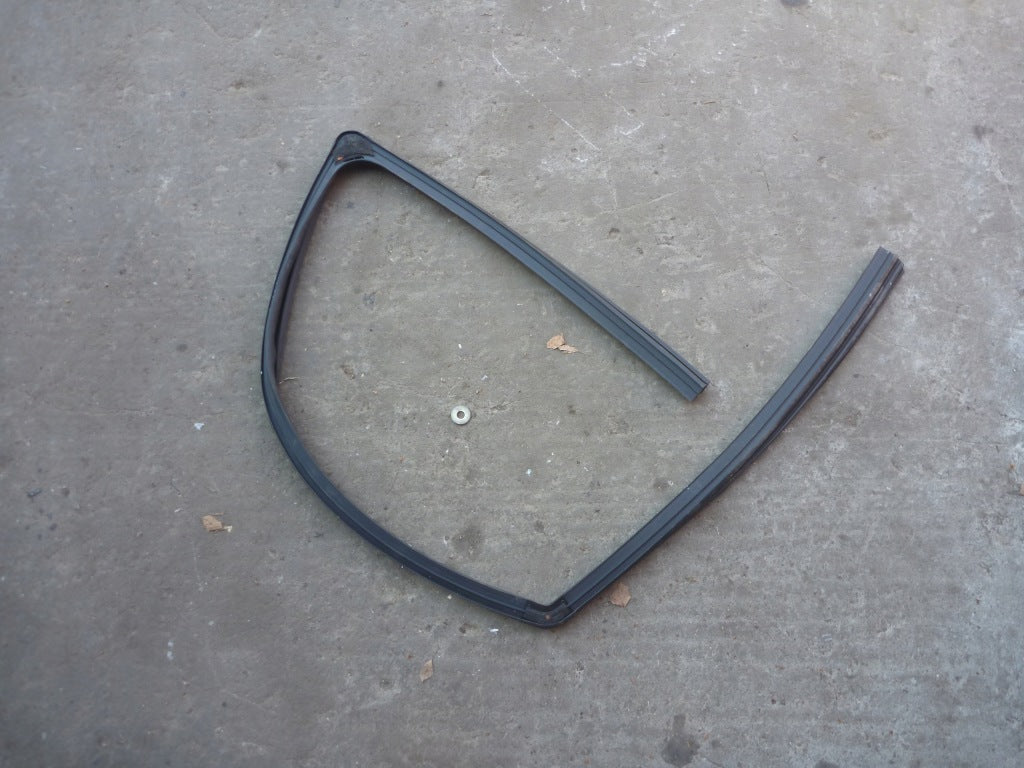 Front Door Window Seal Dodge RAM 19-
