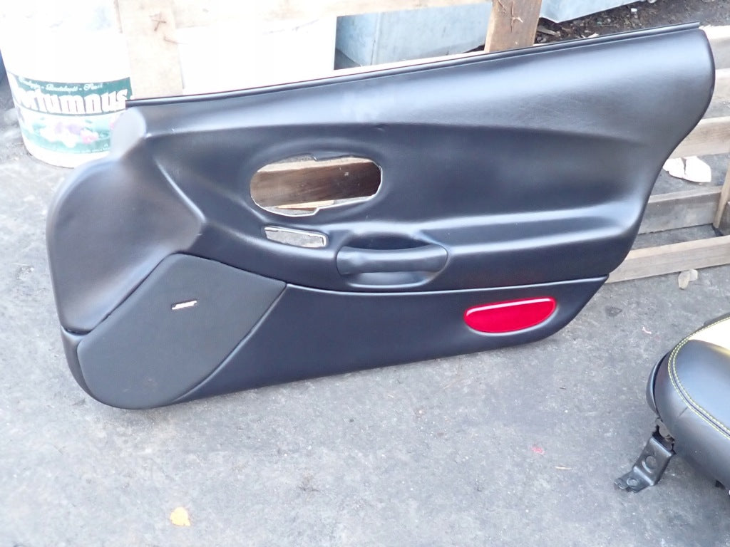 Tapicerka Czarno Zółta Fotele Boczki Kpl Chevrolet Corvette C5