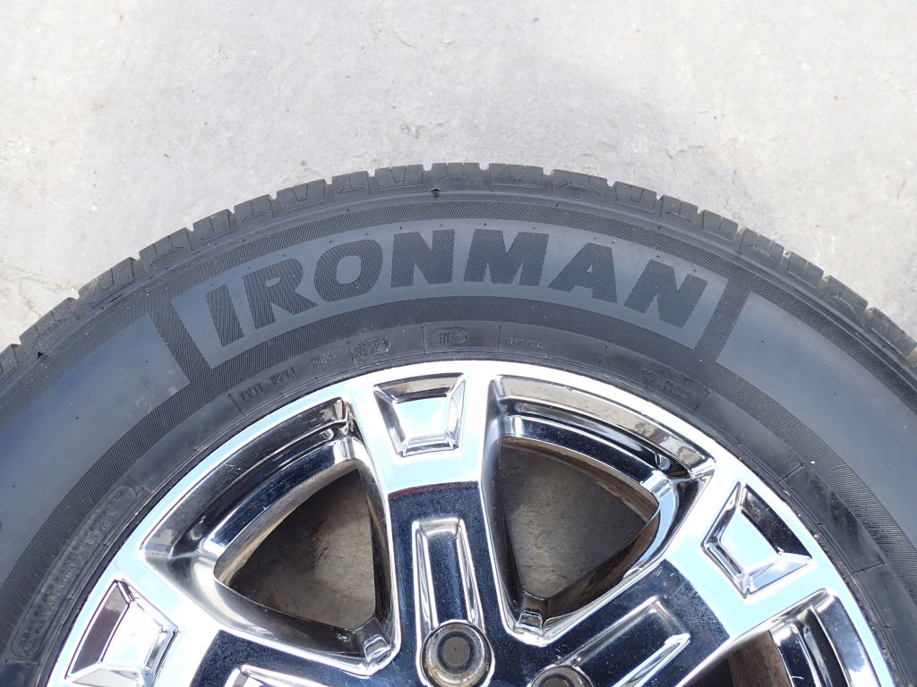 Felgi aluminiowe 18 cali i opony Ironman 275/65 R18 do Ford F150 2021, montowane na samochodzie.