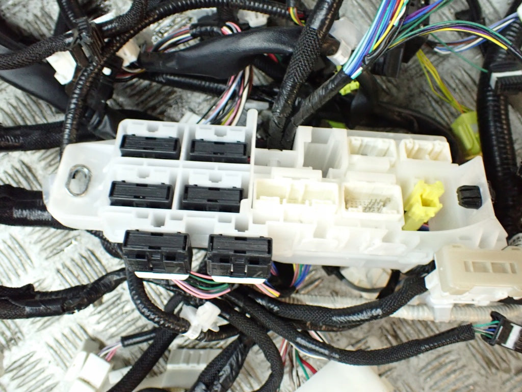 Wiring Harness and Floor Panels for the 2021 Toyota Sienna XL40