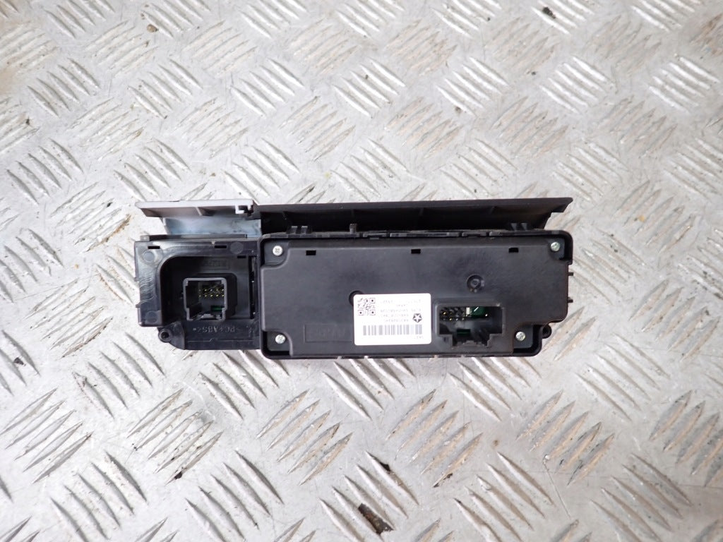 Panel Przełącznik Hamowania Przyczepy Trakcji PDC Dodge Ram V 1500 19-