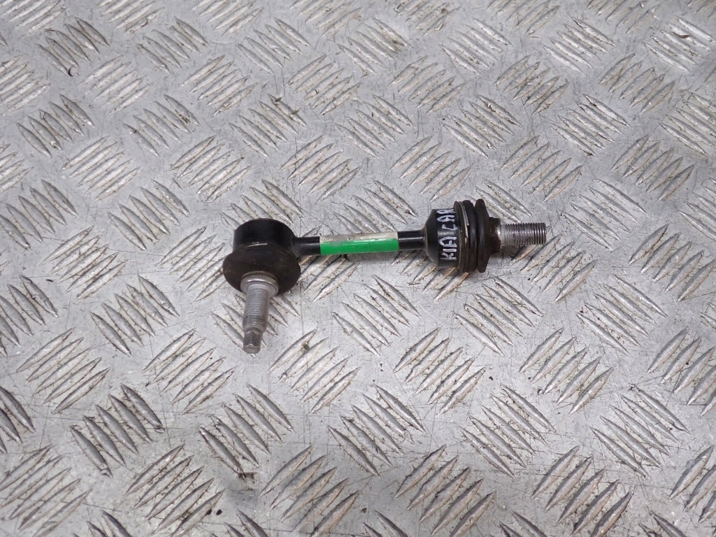 Rear stabiliser bar for the 2020 Kia Carnival LX KA4 – from Autolinkparts, shown with a metal connector and mounting brackets