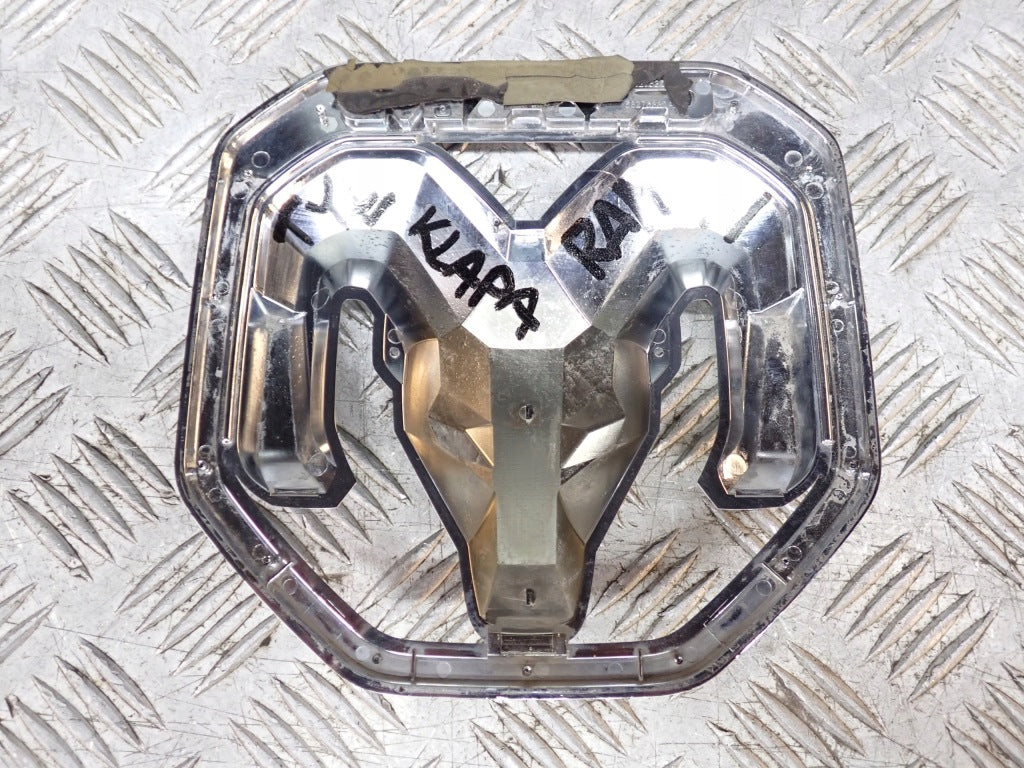 Emblemat Znaczek Tylnej Burty Klapy Dodge RAM Crew Cab V 2019-