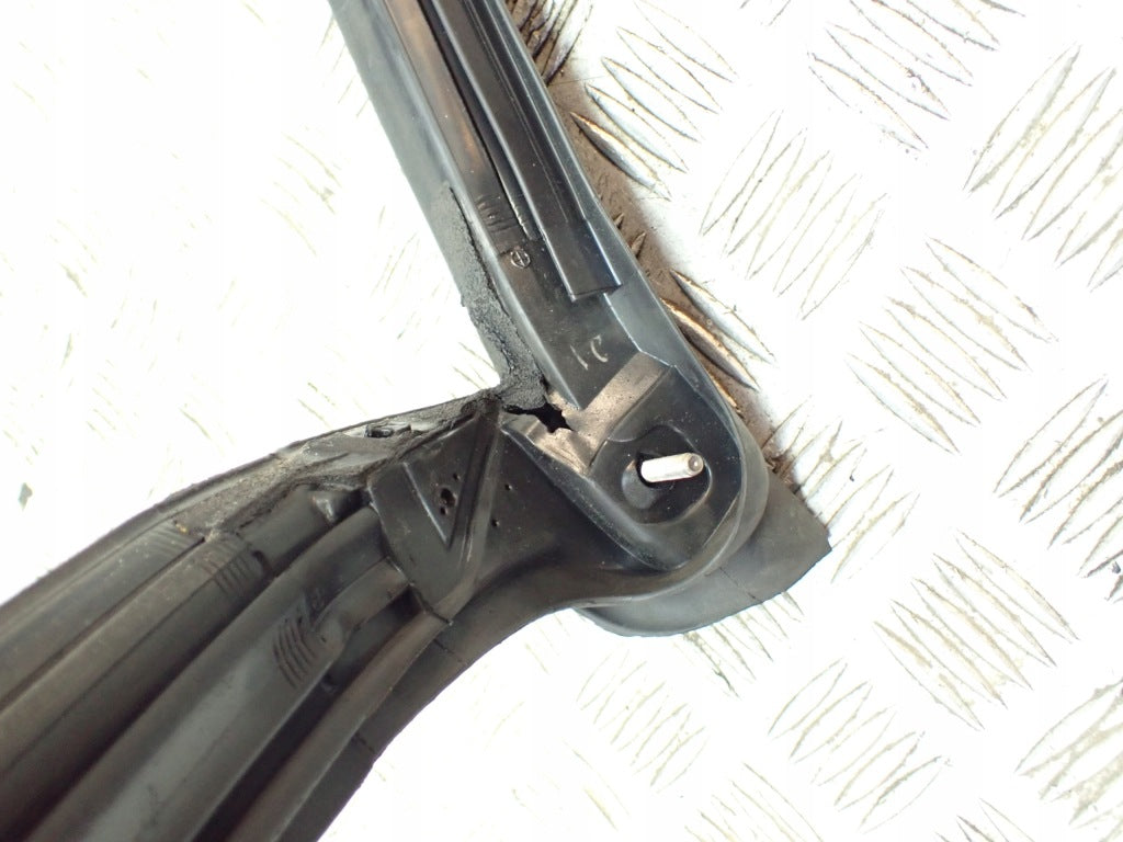 Front Window Frame Seal Chevrolet Corvette C8 2020-