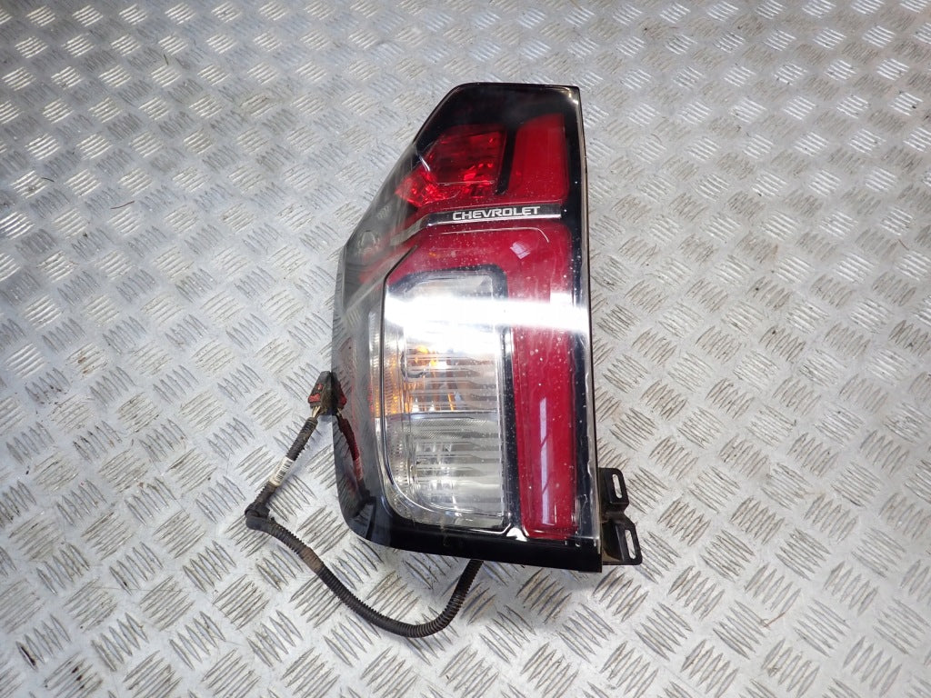 Lampa Tylna Lewa Tył Chevrolet Suburban Tahoe 2021-