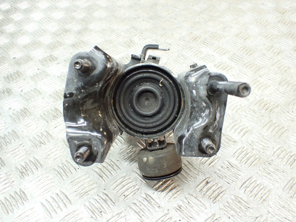 Toyota Sienna Hybrid XLE 2021 Rear Engine Mount