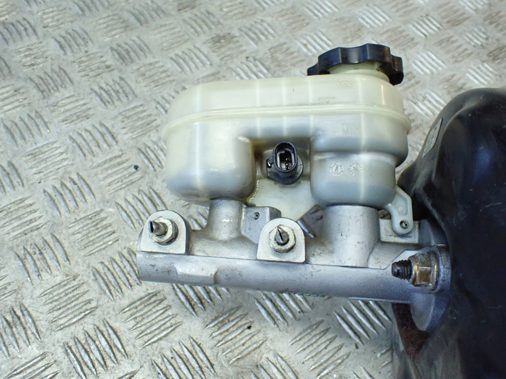 Serwo Pompa Hamulcowa Chevrolet Corvette C5 2001