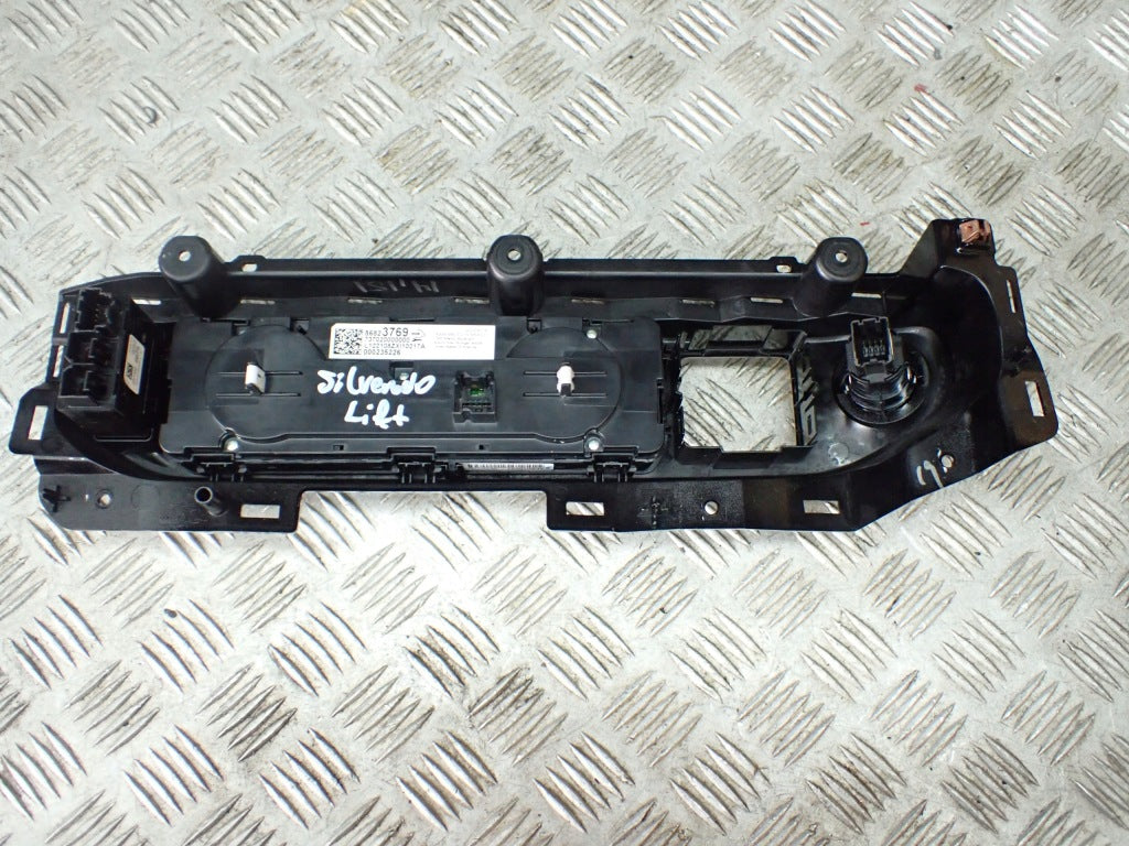 Chevrolet Silverado 2022 LIFT Climate Control Panel