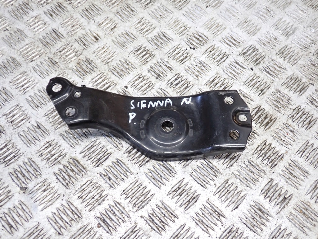 Wspornik Mocowanie Sanek Zawieszenia Toyota Sienna XL40 2021