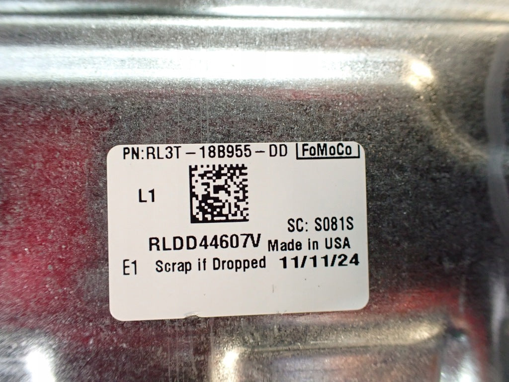 Duży ekran LCD nawigacji Sync4 do Ford F150 2024, montaż liftowania, widok na wyświetlacz i elementy panelu samochodu.