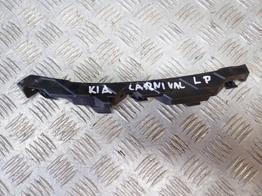 Ślizg lampy przedniej Kia Carnival LX KA4 3.5 2020-, część samochodowa Autolandparts, widok z przodu samochodu.