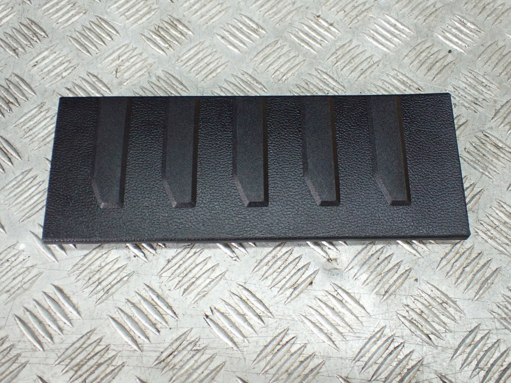 Osłona progu tylnego do Ford F350, F250, F150 2021, 6.2 4x4, marka Autolandparts, widoczna z bliska na zdjęciu