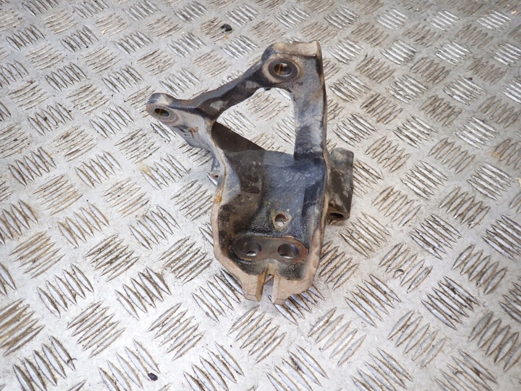 Bracket, Engine Mount, Right-hand side, Toyota Tundra Sequoia 22-