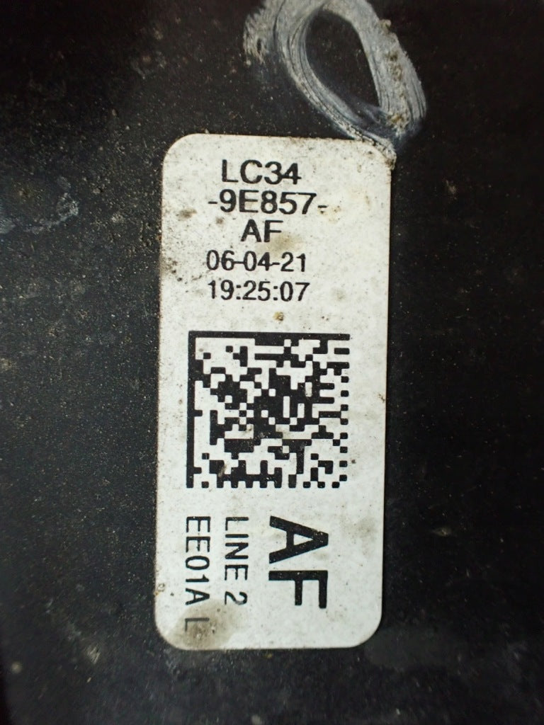 Filtr węglowy do Ford F350 F250 P558 6.2 4x4 Super Duty 2021, marka Autolandparts, na zdjęciu w samochodzie.